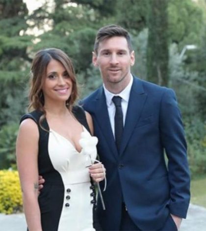 Se cuelan en la foto de Antonella y Messi