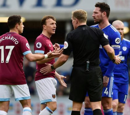 El West Ham de Chicharito  cae ante el Cardiff City