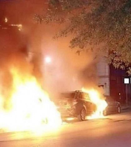 Con bomba molotov, incendian 3 vehículos en el centro de Monterrey