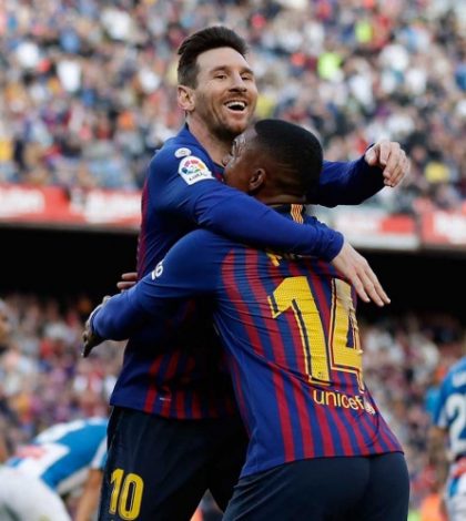 El Barça gana derbi catalán gracias a doblete de Messi