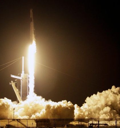 Cápsula de tripulaciones de SpaceX llega a estación orbital