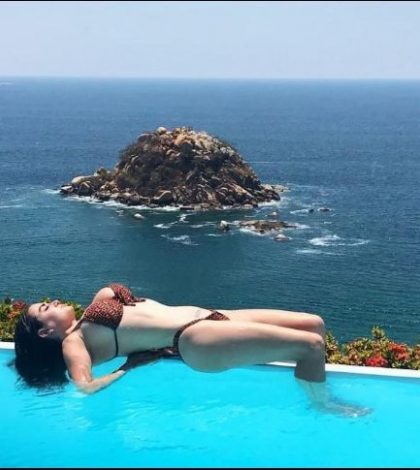 Celia Lora se luce en bikini en Acapulco