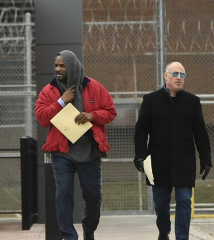 R. Kelly sale de la cárcel luego  de que pagaran su deuda