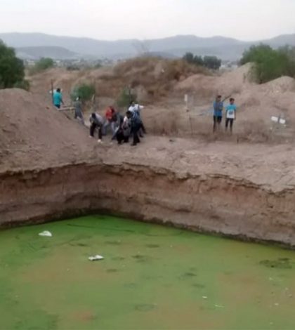 Dos niños caen en canal de aguas negras de Hidalgo; muere uno