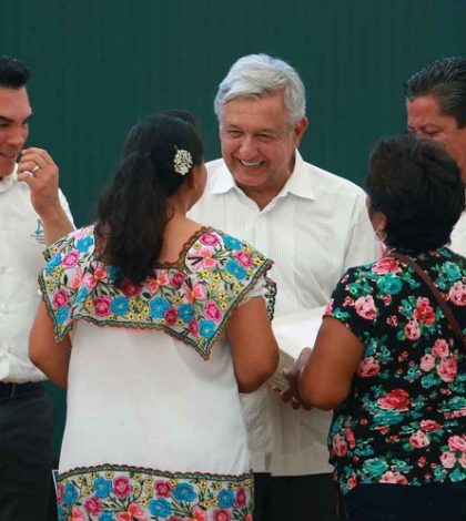López Obrador pide respeto para gobernador y menonitas, en Campeche