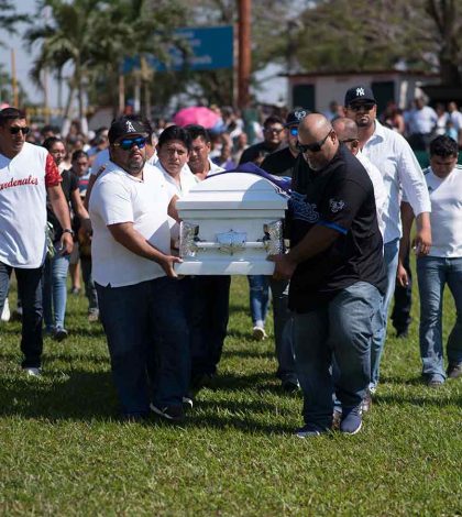 Así dieron el último adiós a víctimas de Minatitlán