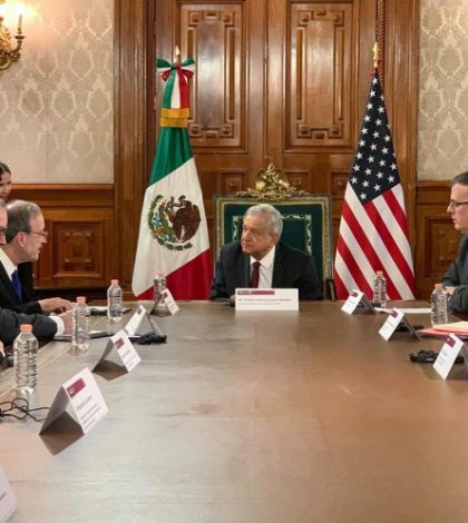 Se reúne López Obrador con representantes de EU