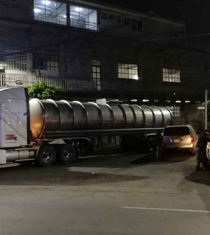 Catean empresa que transporta agua en pipas