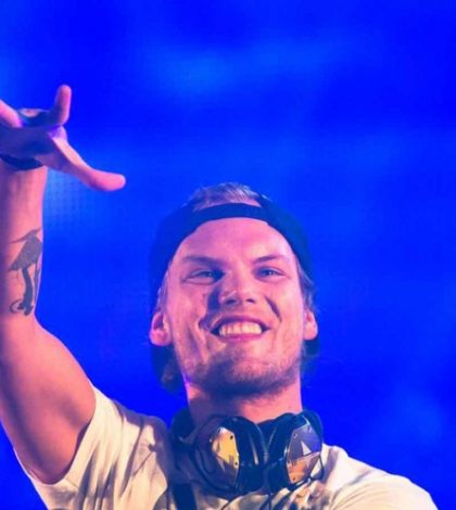 #Video: Músicos recuerdan al DJ Avicii, a un año de su muerte