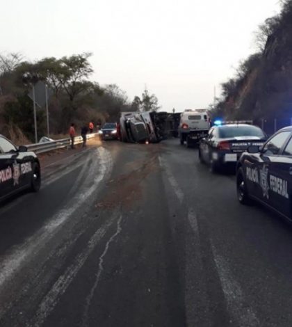 Vuelca tráiler en carretera Cuernavaca-Chilpancingo