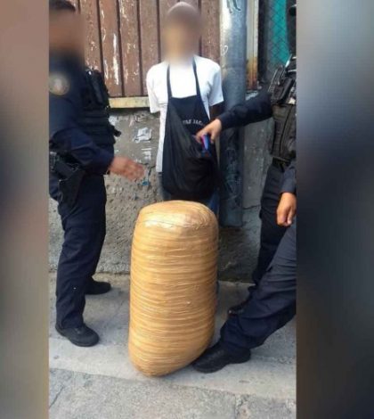 Arrestan a un hombre con 40 kilos de mariguana en Tepito