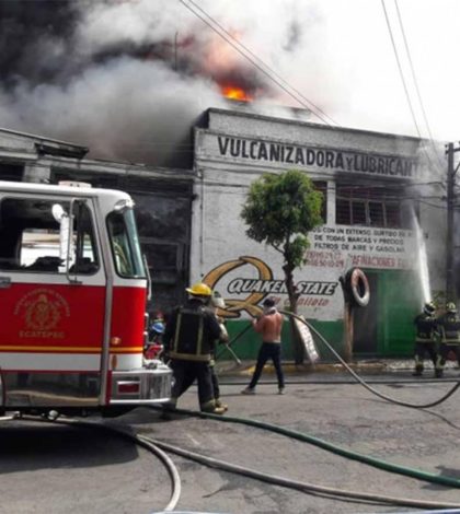 Incendio en bodega de llantas en El Chamizal