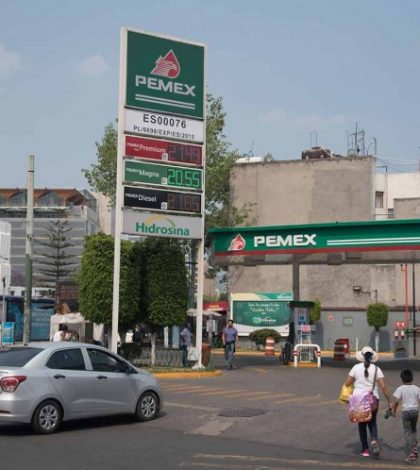 En 2022 habrá autosuficiencia en producción de gasolinas: López Obrador