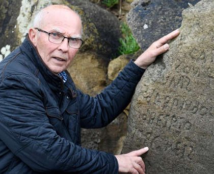 Ofrecen USD 2250 a quien descifre un mensaje en una piedra antigua