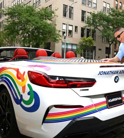 Jonathan Adler tunea su BMW para la marcha gay en NY