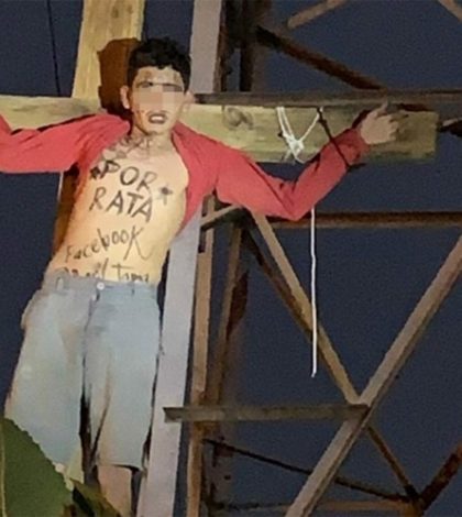 «Por rata» crucifican a «El Tapia» en Uruapan y lo suben al face