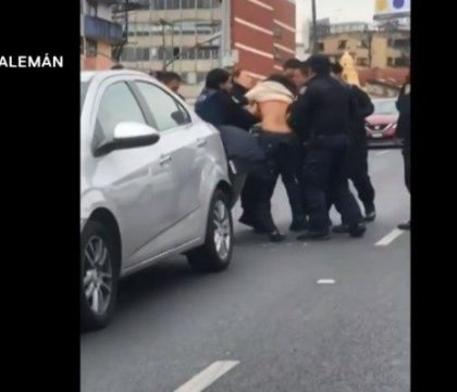 Policías de la CDMX  agreden a mujer en Viaducto