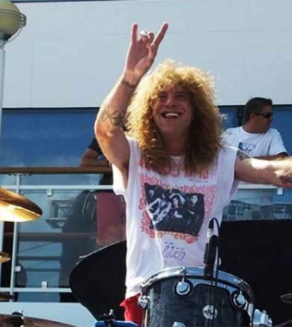 Ex baterista de Guns N’Roses intenta suicidarse con puñalada