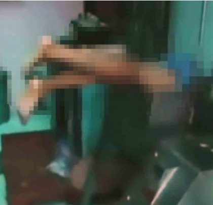 Adolescente muere triturado por máquina para salchichas (video)