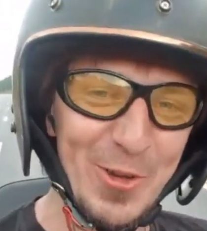 Se graba manejando moto con los pies; horas después muere en accidente (video)