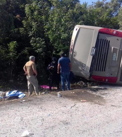 Deja 14 lesionados volcadura de autobús en Jalisco