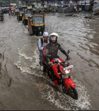 Tormentas colapsan servicios y dejan 23 muertos en la India