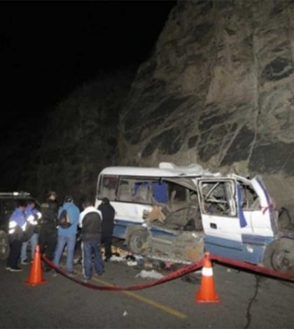 Choque en Perú deja 19 muertos  y 8 heridos