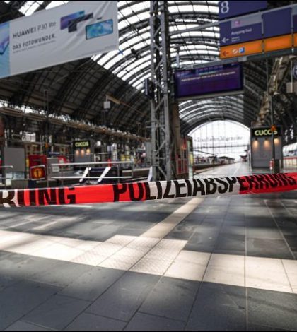 Muere niño tras ser arrojado a  una vía de tren en Alemania