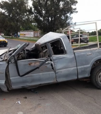 Camioneta impacta contra tolva, un herido y daños