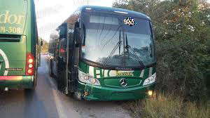 Pasajeros resultan lesionados al  accidentarse autobús en que viajaban