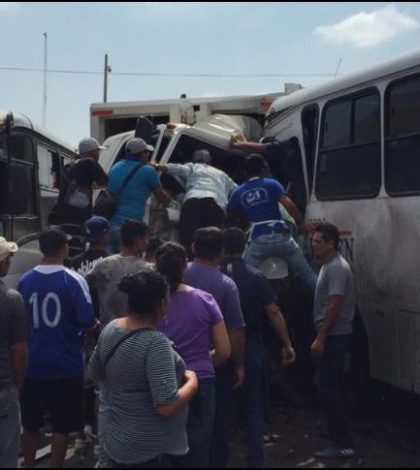 Choque en Tlajomulco deja  un muerto y cuatro lesionados