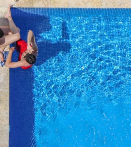 Defecar en las piscinas públicas, un nuevo reto viral que siembra el caos en España