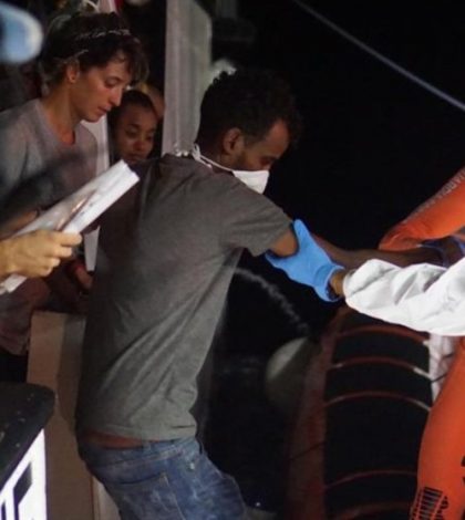 Italia incauta ‘Open Arms’ y  ordena desembarco de migrantes