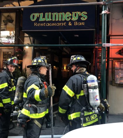 Se incendia rascacielos en Nueva  York; tres personas resultaron heridas
