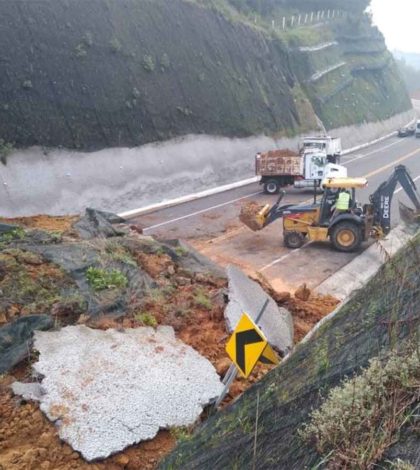 Cierran autopista Toluca-Zitácuaro por derrumbe