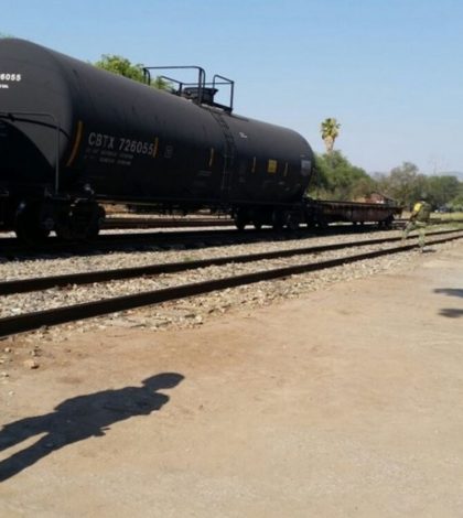 Agreden a militares  al evitar saqueo a tren en San Juan del Río