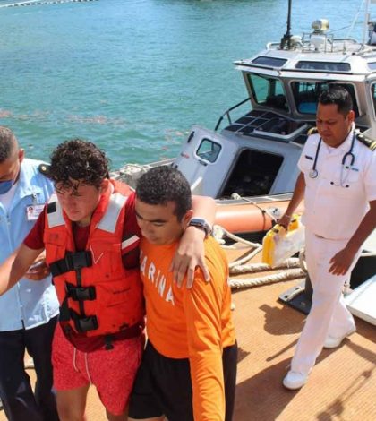 Rescatan a 39 kayakistas atrapados en río de Veracruz