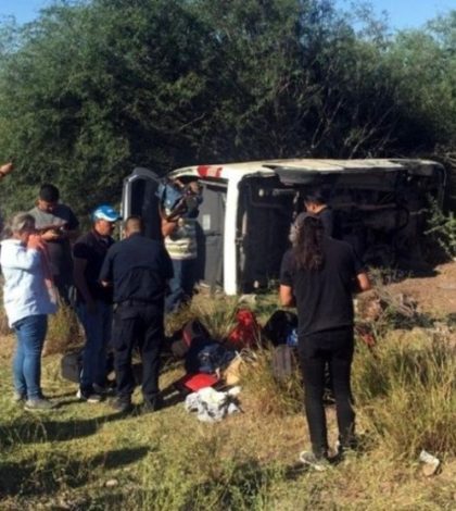 Vuelca camioneta con reporteros que cubrían a AMLO en Sonora