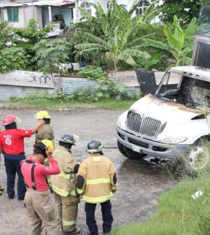 Tabasco: Camión de basura recibe descarga y deja 3 muertos electrocutados