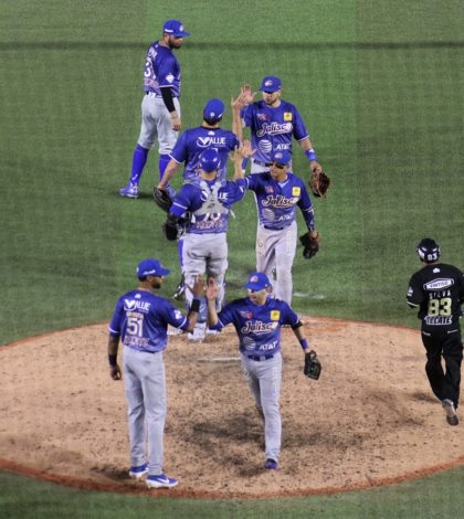 Charros vuelve a mostrar su poder en Monterrey y barre a Sultanes