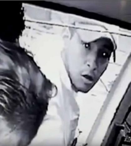#Video: ‘El dos pistolas’ asalta así a pasajeros de ‘combi’ en Neza