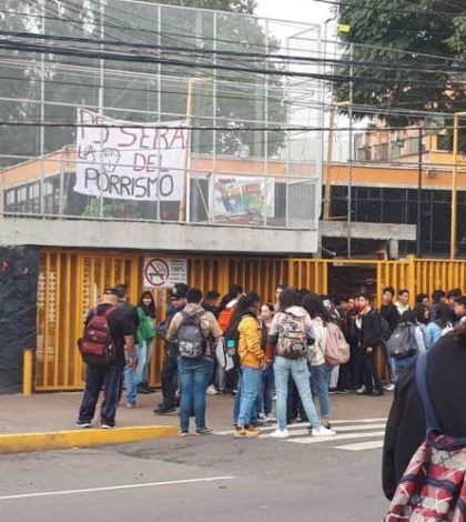 Más de 118 mil alumnos de preparatoria regresan a clases