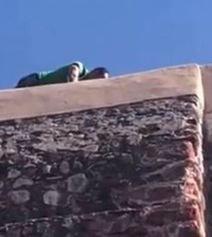 Joven se arroja desde Los Arcos de Querétaro; difunden videos (video)