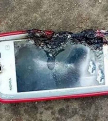 Mamá cargaba su celular  con la vecina mientras su  bebé moría en incendio