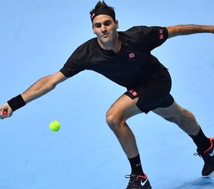 Federer somete a Djokovic y le asegura el número uno a Nadal