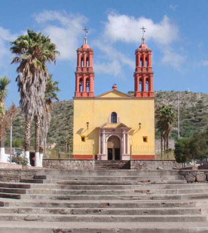 Visita Guanajuato con sus calles estrechas se representa en el Callejón del Beso