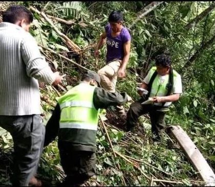 Mueren cinco personas al desbarrancarse un vehículo en Bolivia