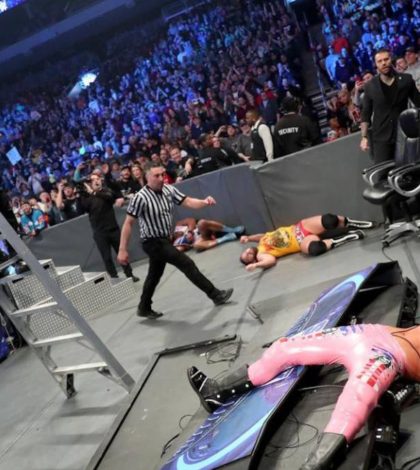 Roman Reigns se venga de Ziggler y avisa a Corbin para TLC