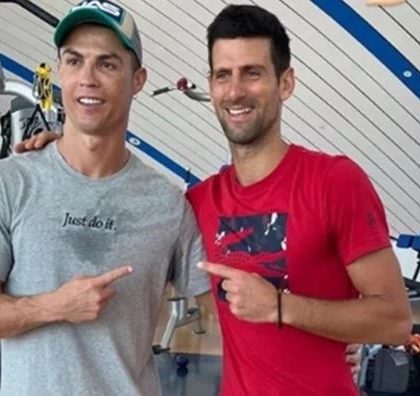 Cristiano Ronaldo le da clases de salto  a Novak Djokovic