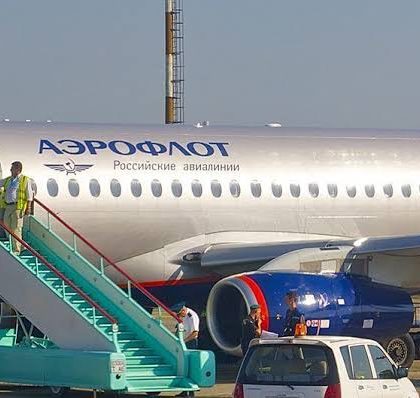 Una aerolínea rusa transportó gratis a mil pasajeros vestidos con ropa navideña